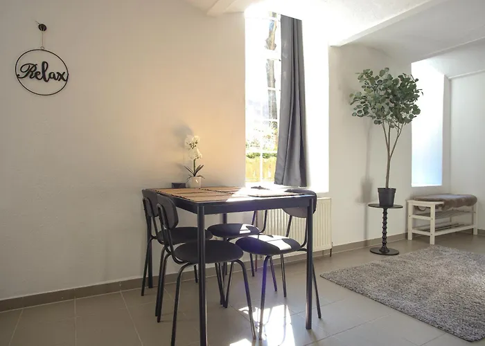 - Urban & Stylish With Garage