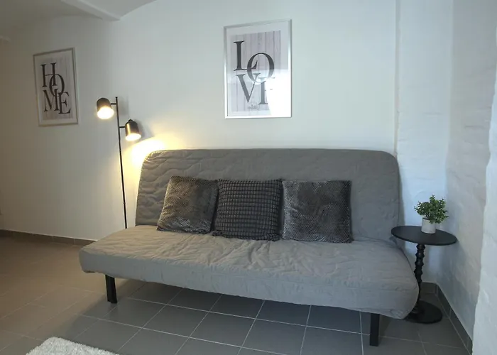 - Urban & Stylish With Garage Apartment