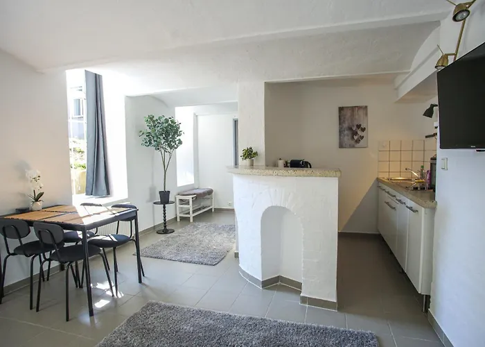 - Urban & Stylish With Garage *
