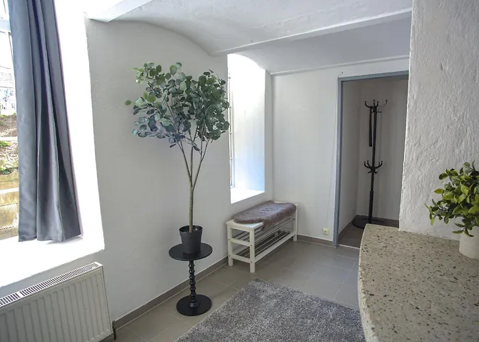 Apartment - Urban & Stylish With Garage *