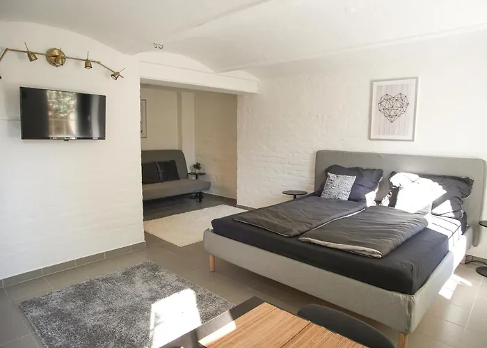 Apartment - Urban & Stylish With Garage *